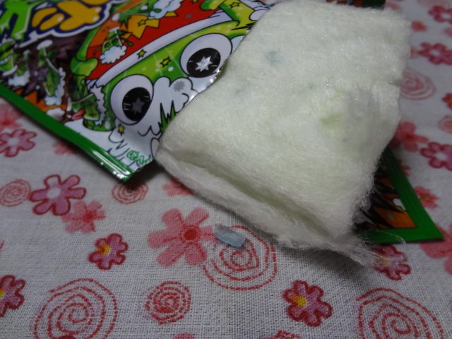 わたぱちです 駄菓子屋などに売っている｢わたパチ｣のパチパチする飴を大量に
